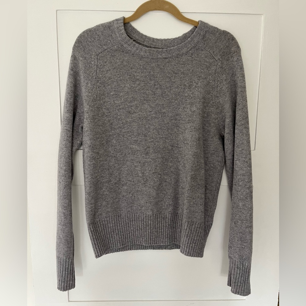 J. CREW gray sweater size SMALL